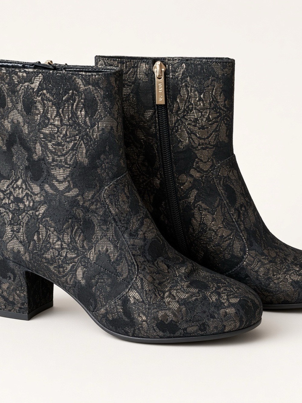 Unisa Unkianna Black Gold Floral Lace Booties 8.5 M NWOT Steampunk brocade boots
